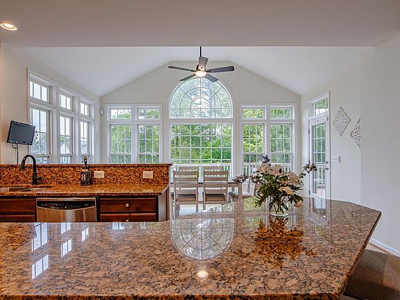 5th image of 9 Laurel Oak Ct