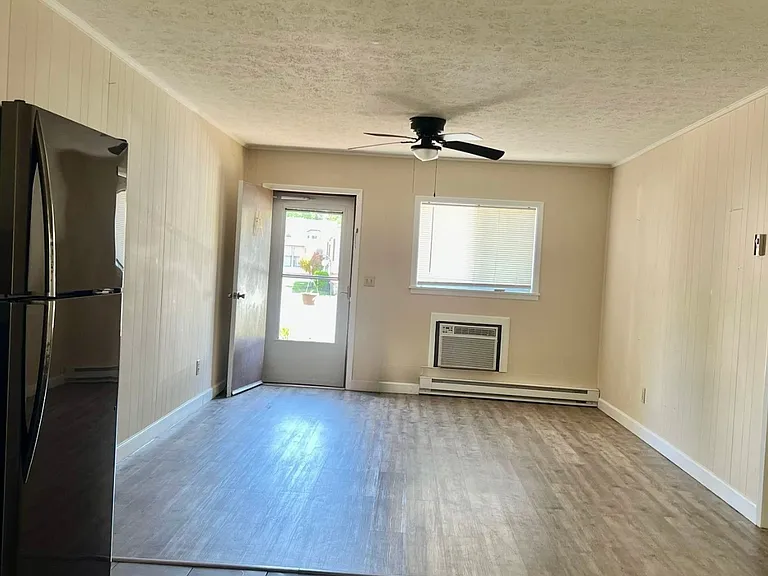 831 Bay St #A — Photo 5