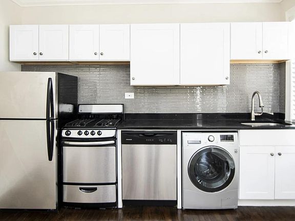 3rd image of 918 Green Bay Rd APT 2C