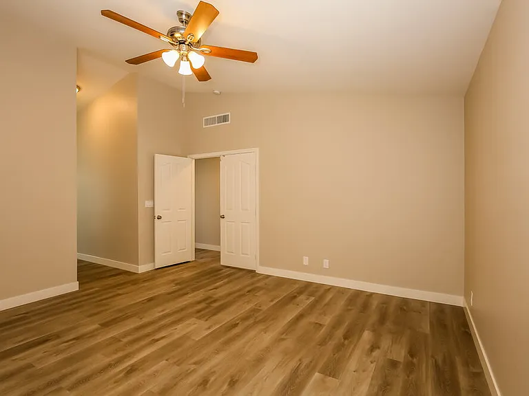 5616 Red Bluff Dr — Photo 10