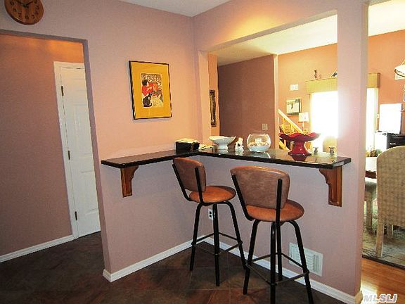 4th image of 172 Alicia Dr