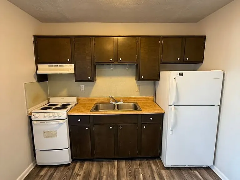 Meadow Creek Apartments — Photo 3