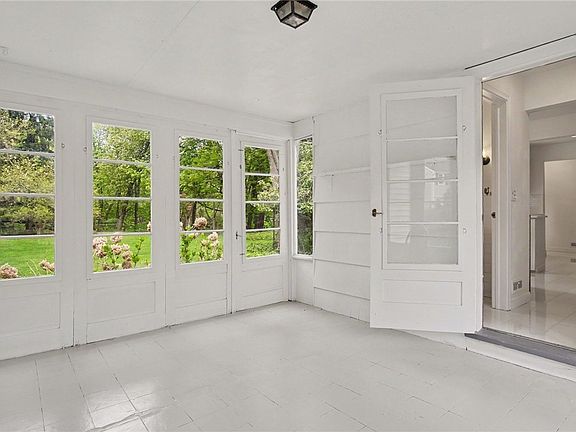 2nd image of 236 Frankland Rd