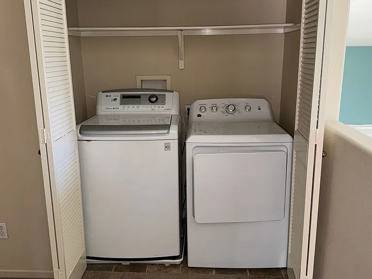 205 Venetia Way — Photo 14