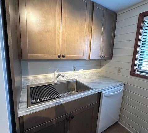 3rd image of 890 Weiss Dr #1-A