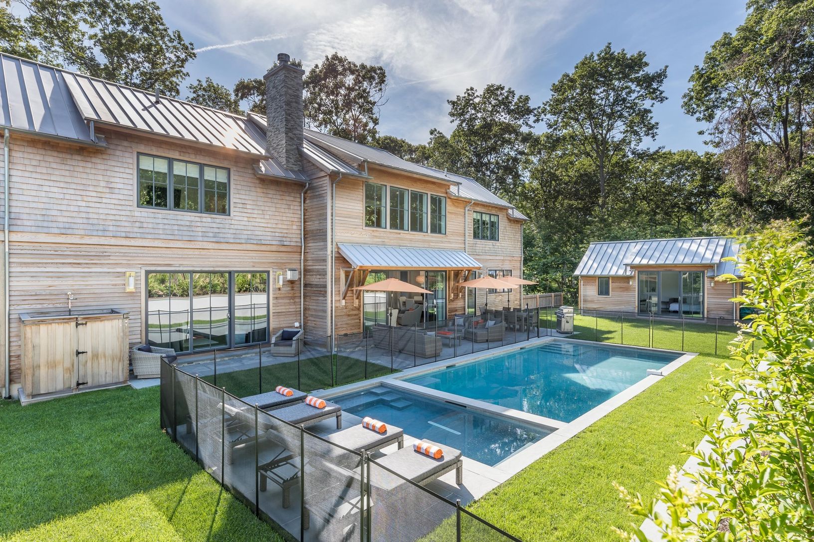 Stunning Gunite Pool with oversized 15ftx7ft Spa 