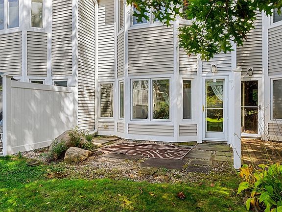 3rd image of 4 Westcliff Dr