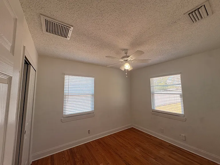 6108 Cedar St NE — Photo 6