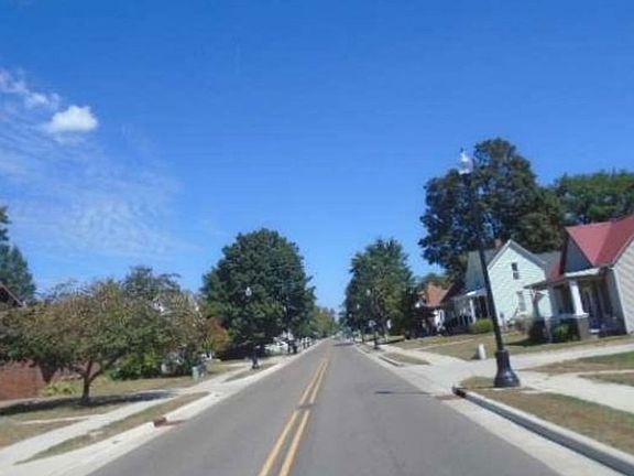 Exterior Neighborhood (street photo)