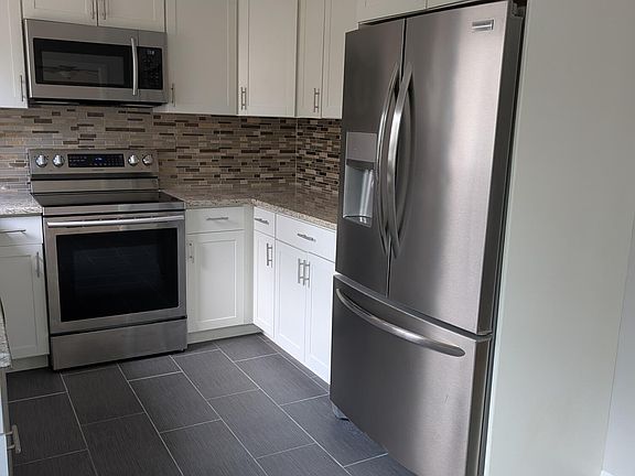5th image of 13B Maplewood Dr