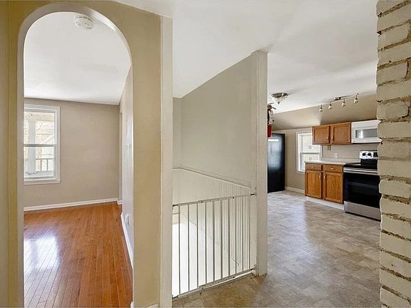 3rd image of 92 West St Unit B