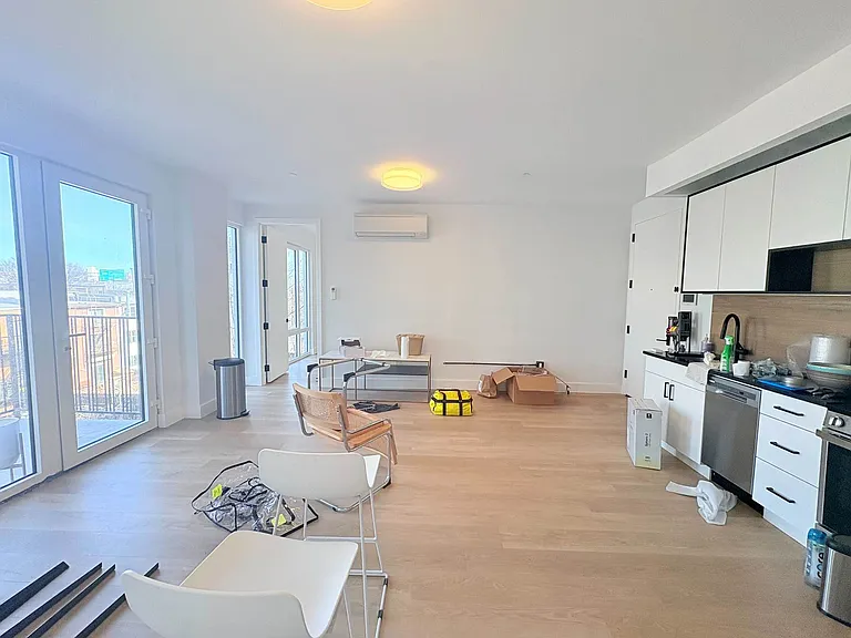 139 Frost St #4C — Photo 4
