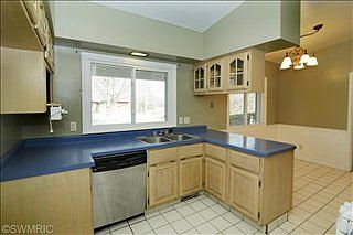 4th image of 254 Central St