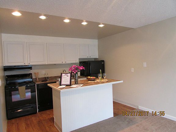 #5-1 This is a 1 bdrm 1 bath located on the ground floor renting for $1195.