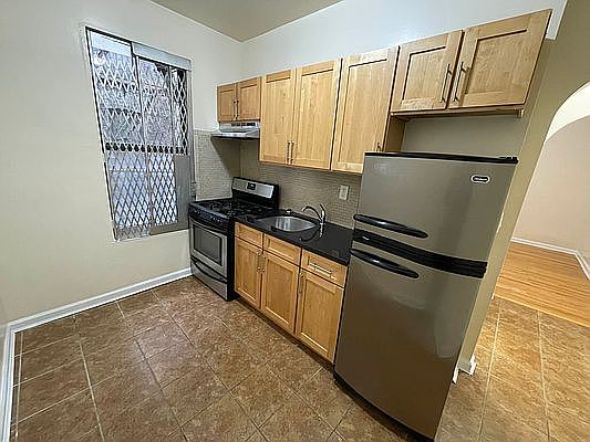4th image of 141 W 139th St APT C31