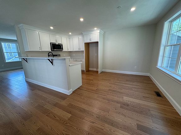 3rd image of 81 Kearsarge Lane