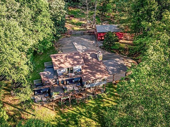 2nd image of 390 Sunny Brook Rd