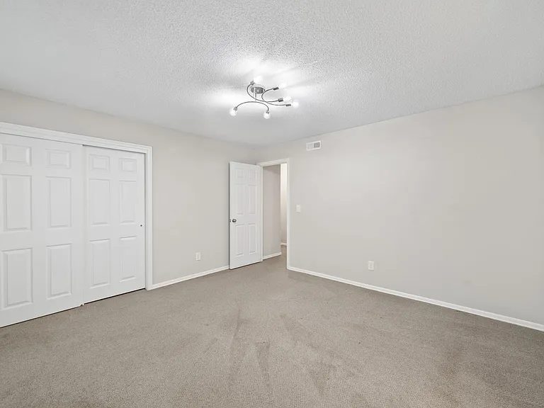 3227 Regents Park Ln #C — Photo 16