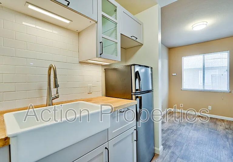 1084 Wentworth St #4 — Photo 5