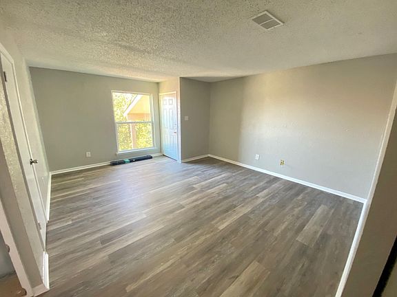 5th image of 2413 Valley Forge Ave APT D