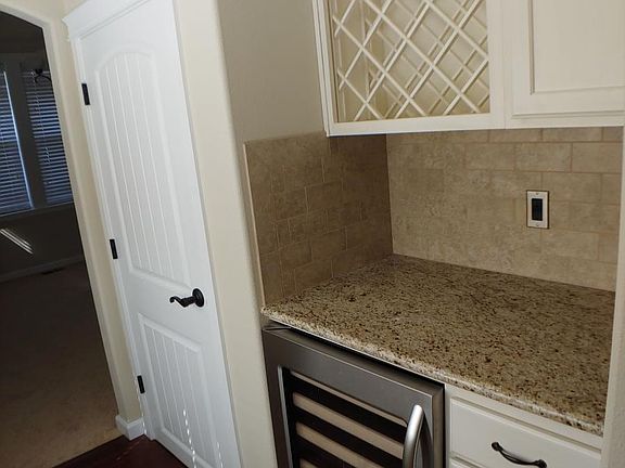 3rd image of 4018 Amelia Court NE