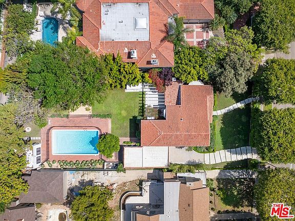 2nd image of 712 N Rodeo Dr