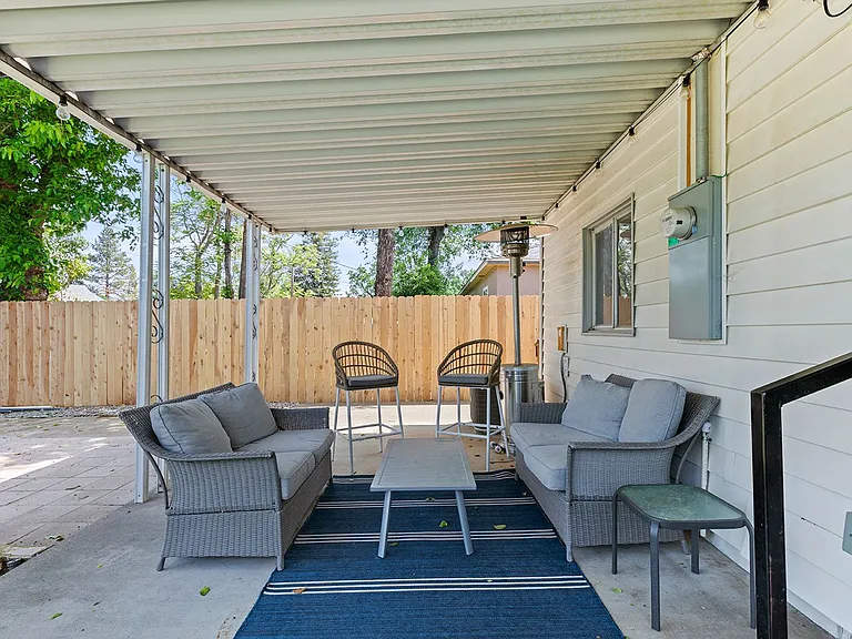 1580 Jeffries Ave — Photo 13
