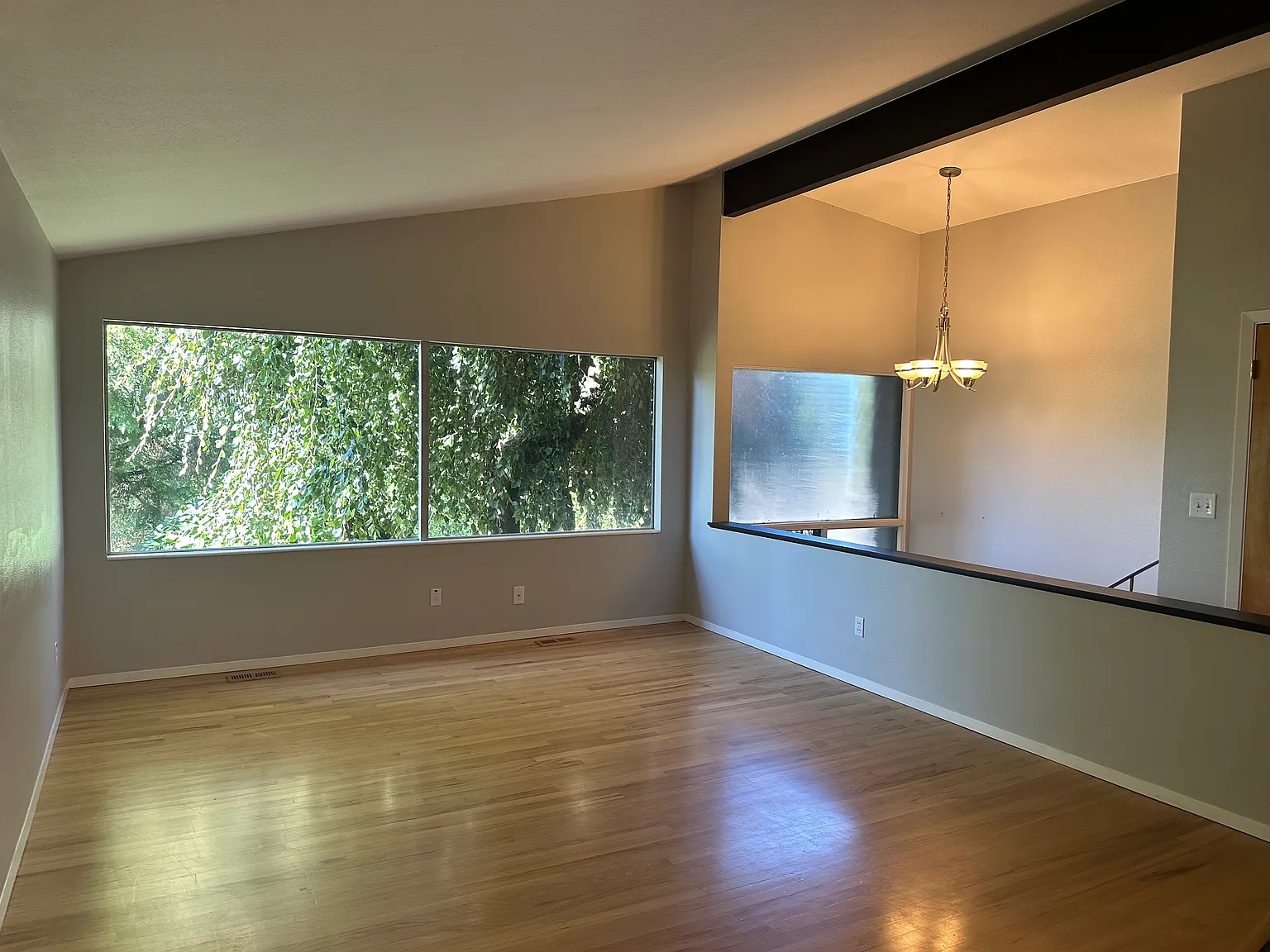 4 bed, 2.5 bath, 2100 sqft, $4,750 — Photo 4