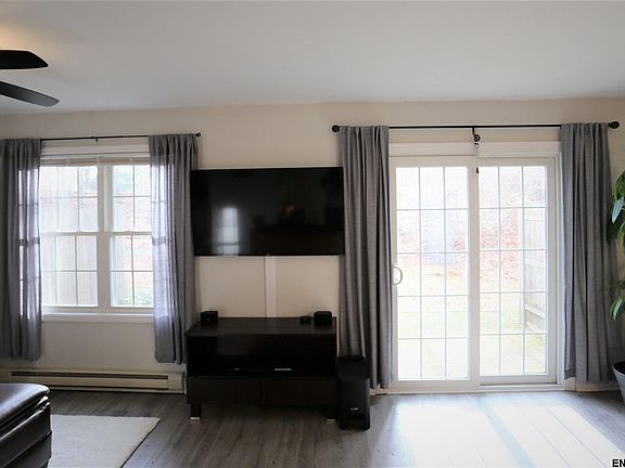 4th image of 4015 Chaucer Pl