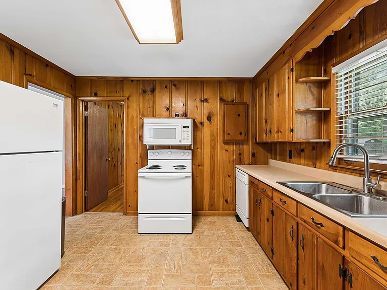 900 Velma Ln — Photo 9