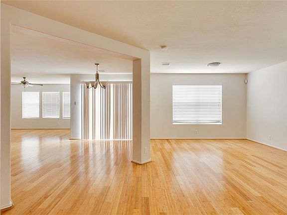4th image of 4132 Orchid Ave