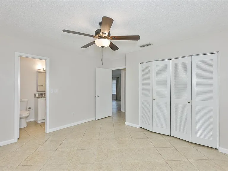 207 Islip Way — Photo 10