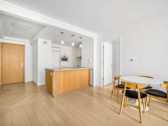 2nd image of 212 Warren St APT 9R
