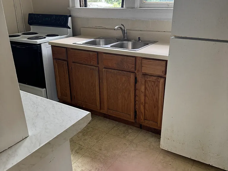 422 5th Ave NW — Photo 8