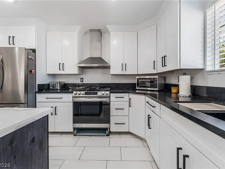 9005 Feather River Ct — Photo 15
