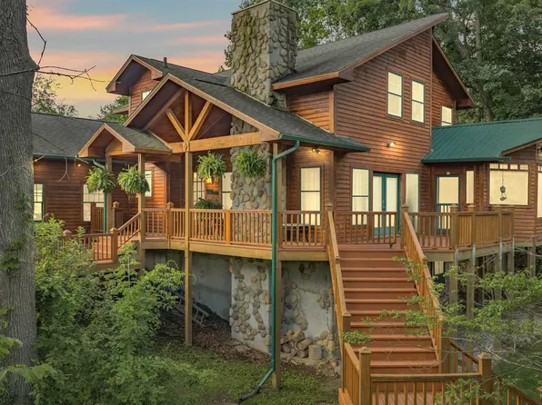 2855 Saddle Ln, Dryden, MI 48428