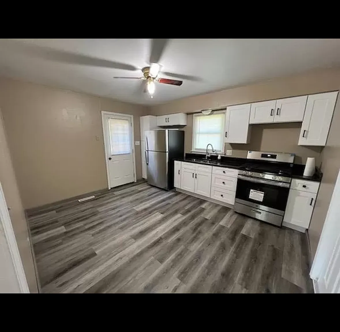 2 bed, 1000 sqft, $1,395 — Photo 2