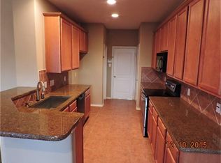 215 Drake Run Ln, Dickinson, TX 77539