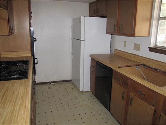 4th image of 12590 Toulouse St
