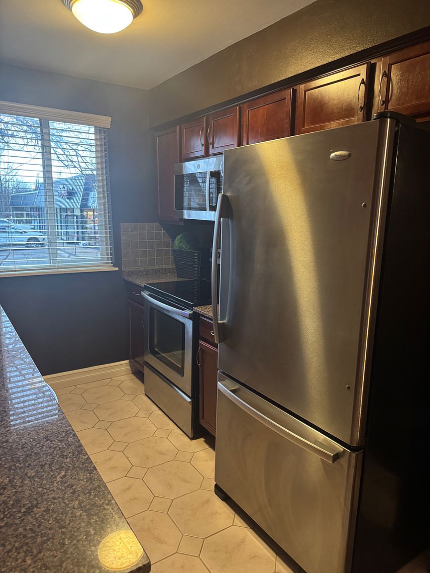 301 N Eton St Apt B, photo 10