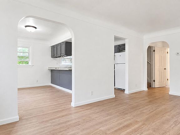 5th image of 516 Ann Arbor St