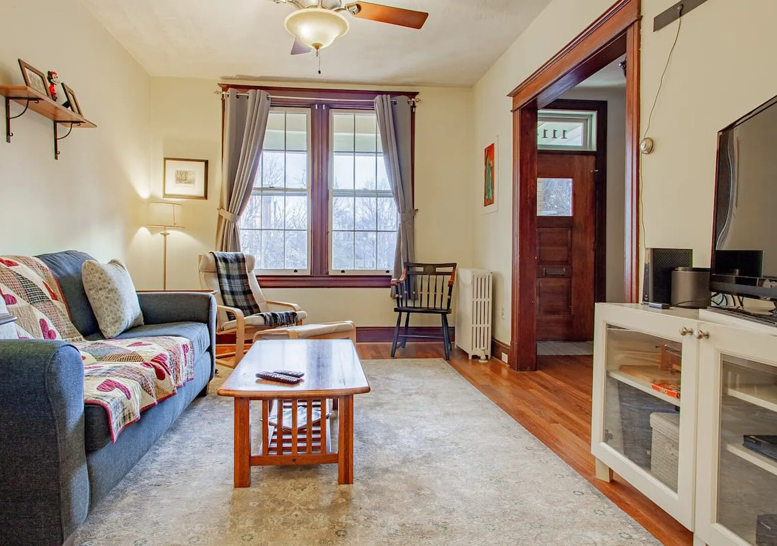 The E St Retreat Lovely 3-BR Nestled between H St & Eastern Market — Photo 2