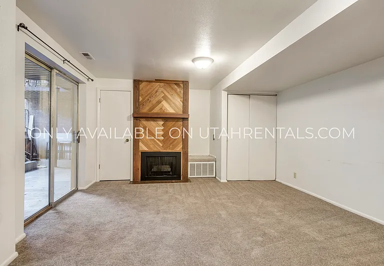 1760 N Willowbrook Dr #LEFT — Photo 1