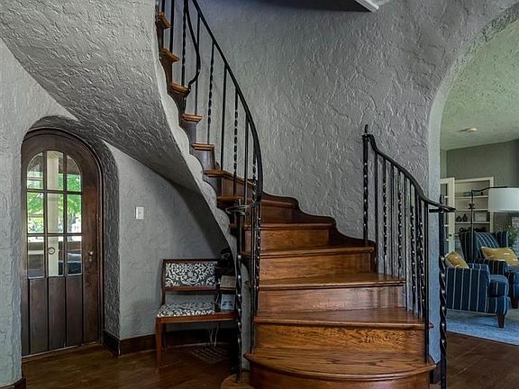 4th image of 1026 Carney Ave