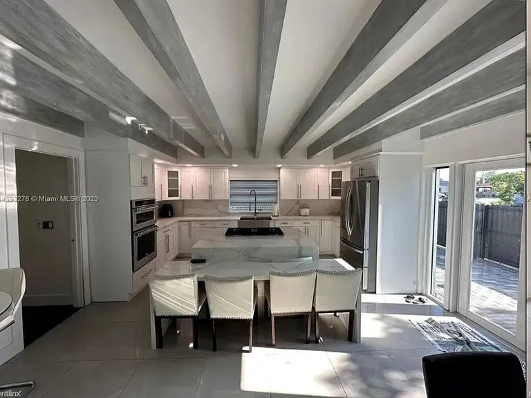 340 W 41st St — Photo 10