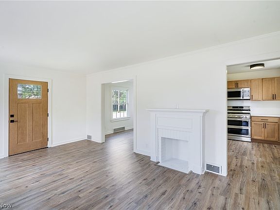 5th image of 202 Morrison St