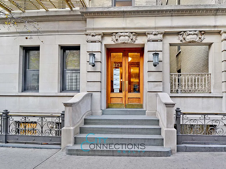 223 W 21st St #5N — Photo 18