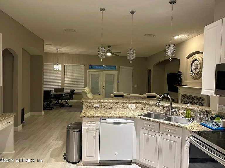 1816 Creekwood Ln — Photo 24