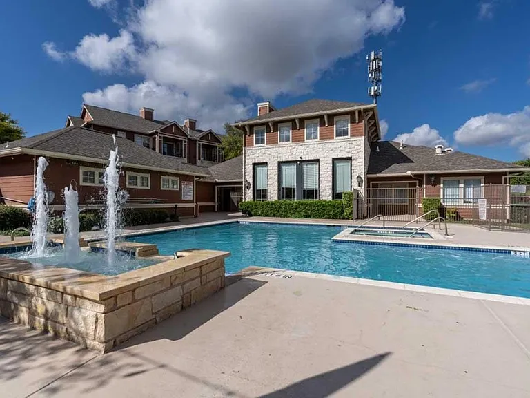 1401 S Aw Grimes Blvd — Photo 16
