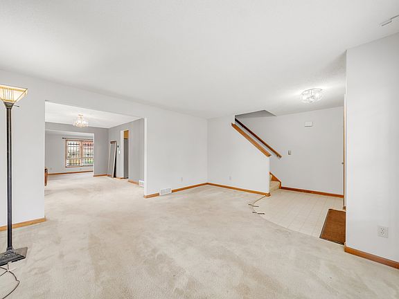 3rd image of 251 William St